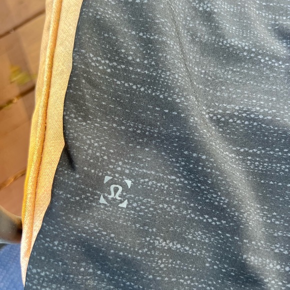 Lululemon T.H.E. Short “LINERLESS” 9” - Picture 5 of 6